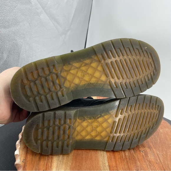 Dr. Martens 1460Y Leather Lace Up Boot womens Size 7 - Picture 8 of 9